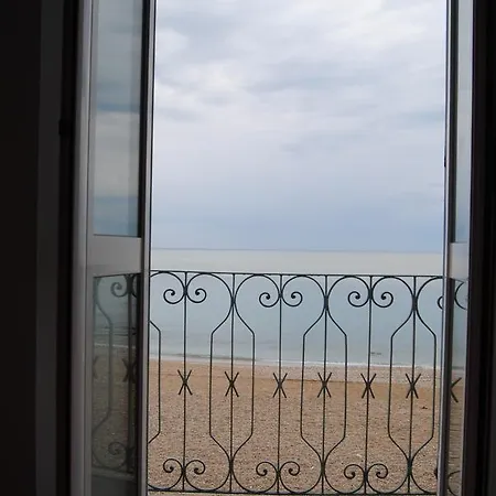 דירה Azzurra Beach Holiday House *