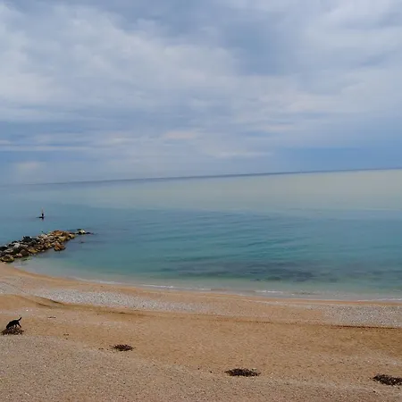 Azzurra Beach Holiday House *