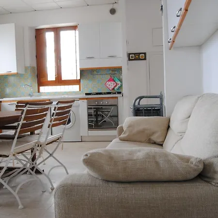 דירה Azzurra Beach Holiday House *