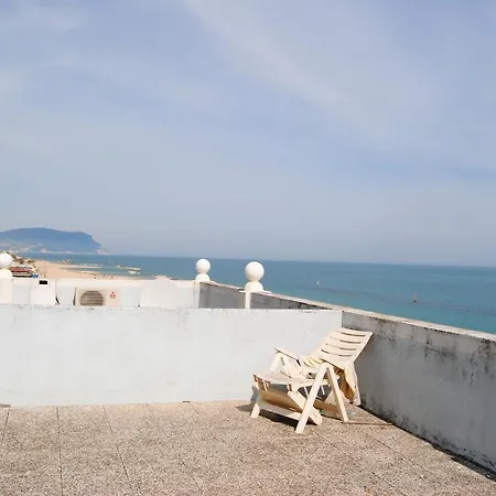 Azzurra Beach Holiday House *